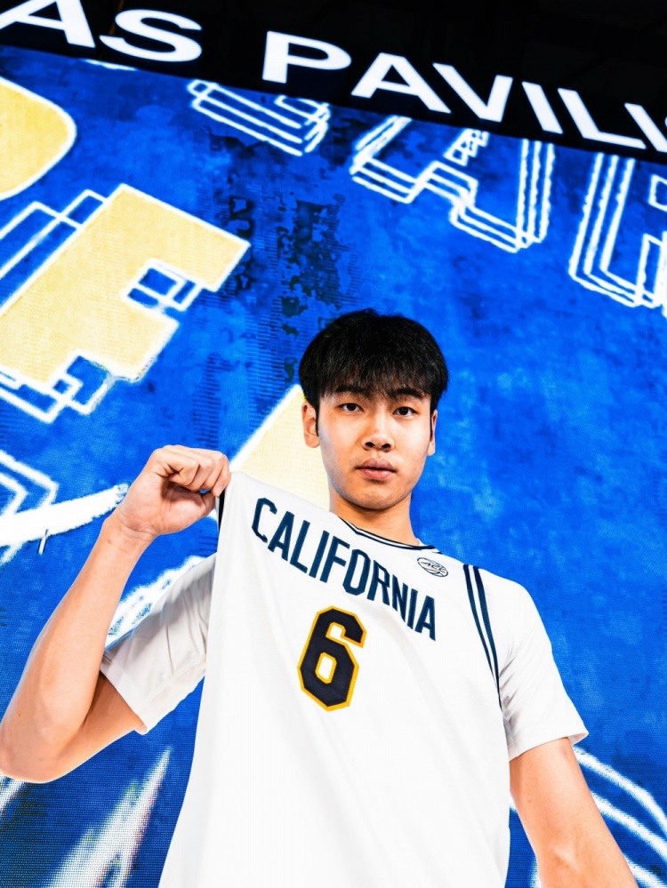 世界杯客户端更新说明-张博源晒加伯克利分校访校定妆照！球队主帅为前湖人球员马德森